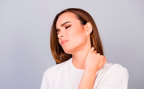 A dor no pescoço é frequentemente causada por patologias da coluna cervical